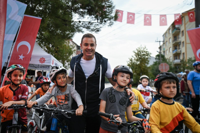 Başkan Akın, Geleneksel Bisiklet Yarışında Çocuklarla Pedal Çevirdi